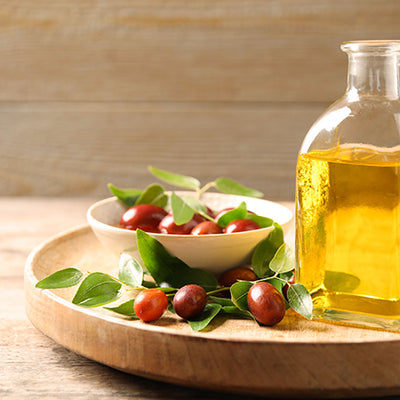 Top 8 Jojoba Oil Benefits For Your Hair & How To Use It