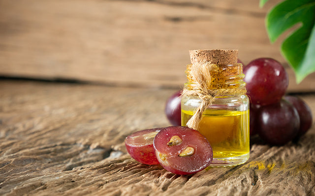 8 Remarkable Benefits Of Grapeseed Oil For Hair & Best Ways To Use It